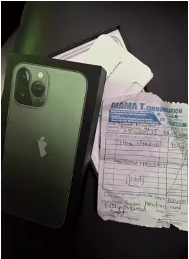Nigerian lady cries like baby after receiving iPhone 13 Pro Max from boyfriend (Watch video) - 2