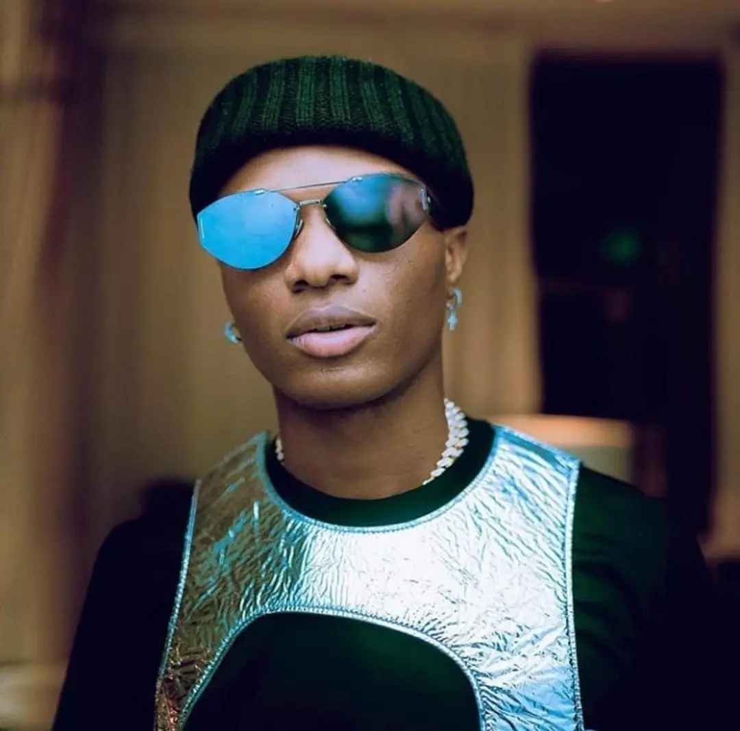 Female fan drags Wizkid for not acknowledging her after decorating her apartment with his pictures (Video) - wizkid 3