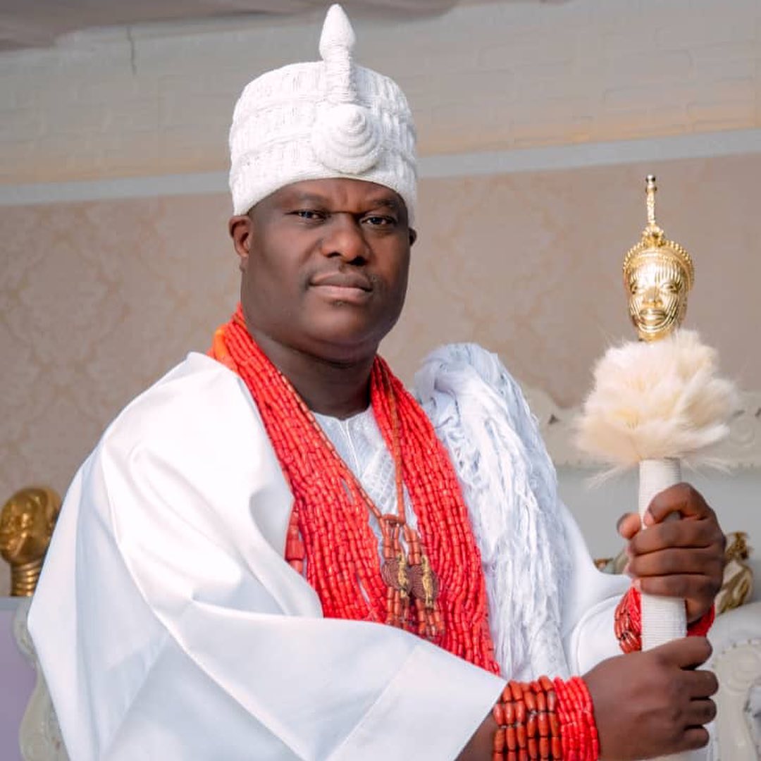 Ooni doesn't like polygamy, he was forced to marry more wives - Sister - ooni sister polygamy3