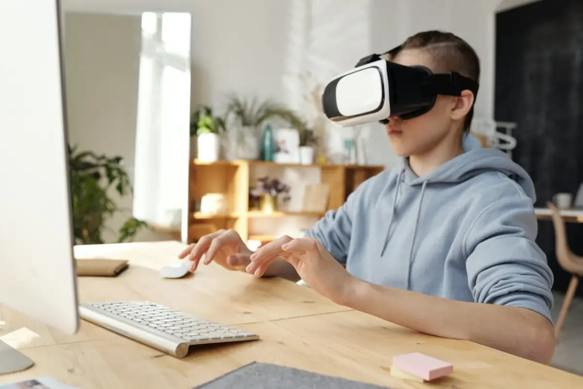 The Future of Virtual Reality in Education: Interactive Learning Environments