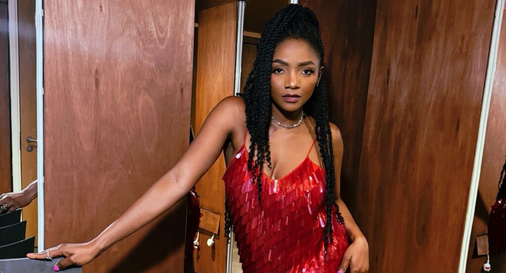 Simi replies lady who mocked her for not having 'steeze'