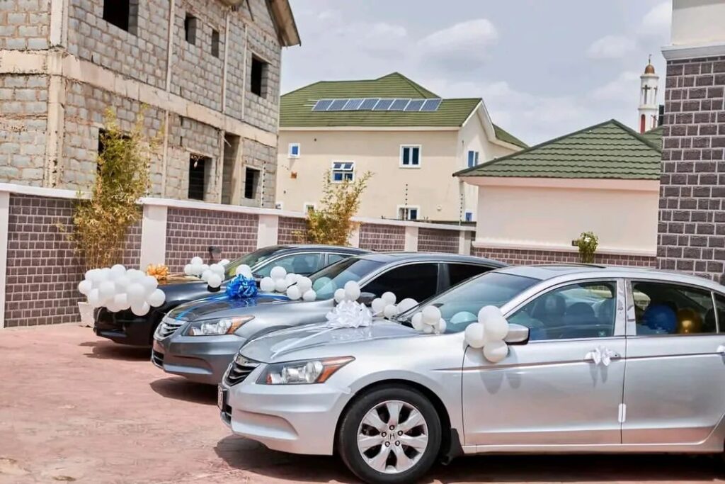 Gospel artiste, Moses Bliss gifts three signees new cars