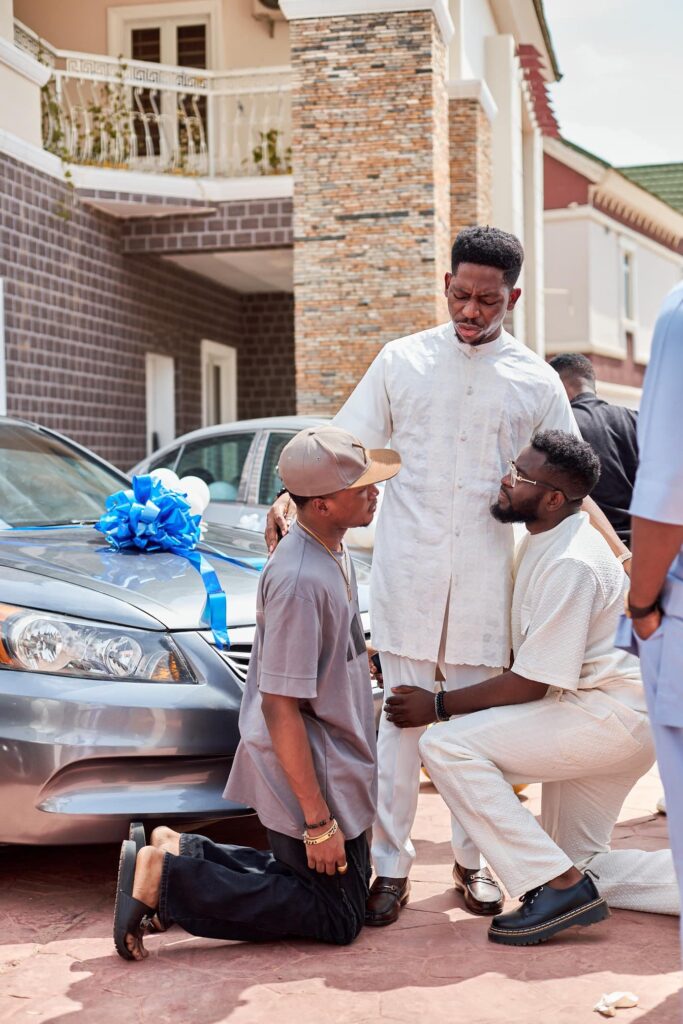 Gospel artiste, Moses Bliss gifts three signees new cars