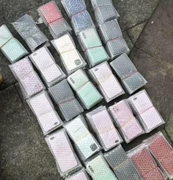 Nigerian lady returns 125 phones mistakenly delivered to her by seller