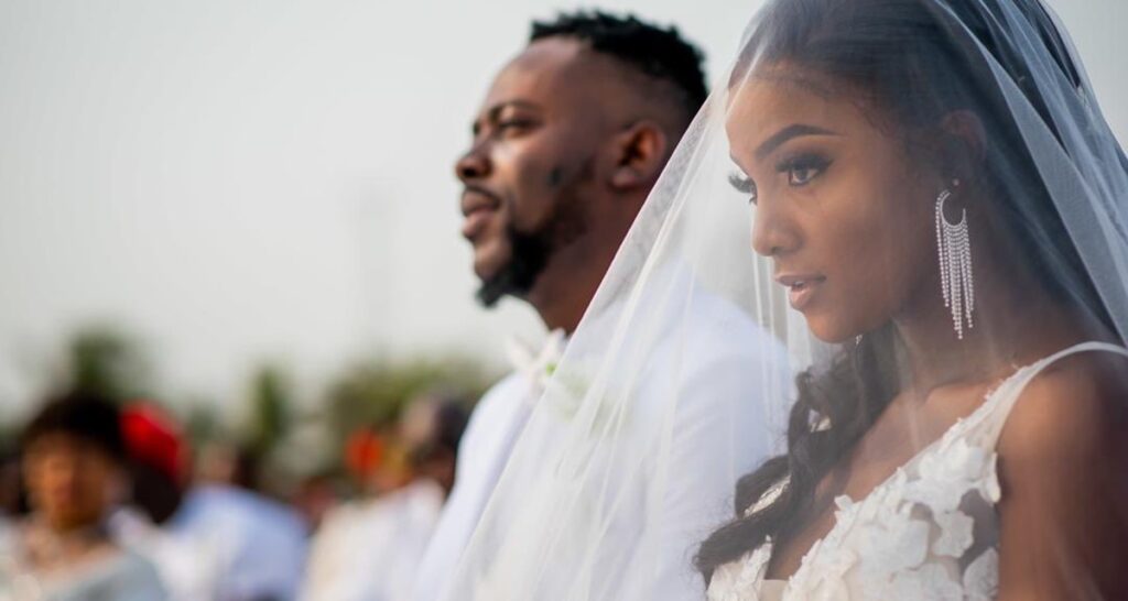 It's shallow to compare me and my husband's music - Singer, Simi