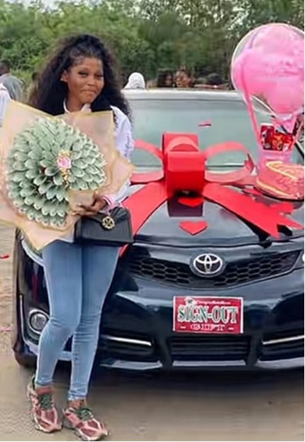 EKSU graduating student receives car from boyfriend as sign out gift